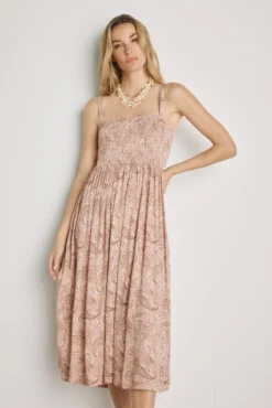 Vestido estampado com tiras