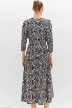 Vestido estampado manga morcego