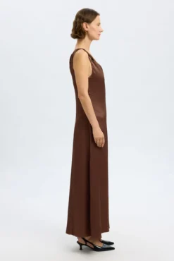 Vestido longo com alças trançadas