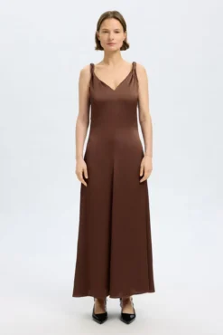 Vestido longo com alças trançadas