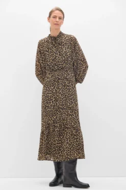 Vestido longo com estampado de leopardo