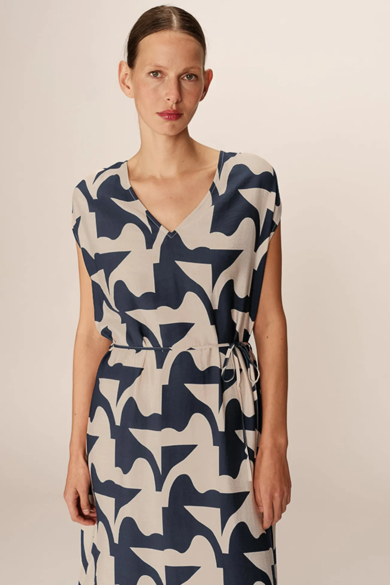 Vestido longo com estampado geométrica