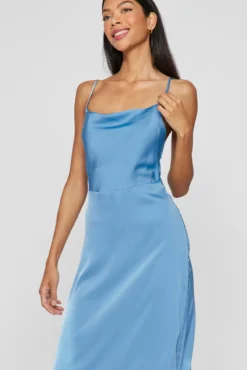 Vestido midi acetinado de festa
