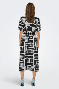 Vestido midi camiseiro