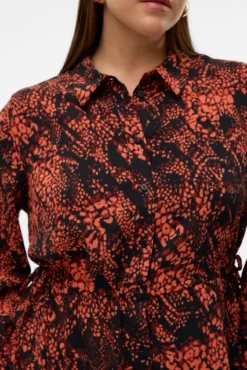 Vestido midi camiseiro tamanho grande