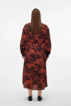 Vestido midi camiseiro tamanho grande