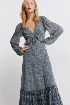 Vestido midi com folho