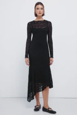 Vestido midi de renda assimétrico