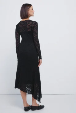 Vestido midi de renda assimétrico