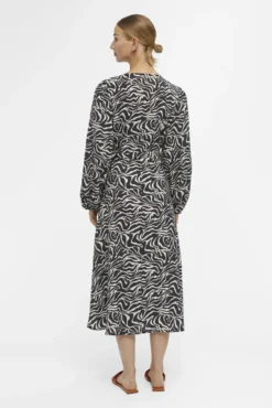 Vestido midi envolvente