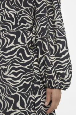 Vestido midi envolvente