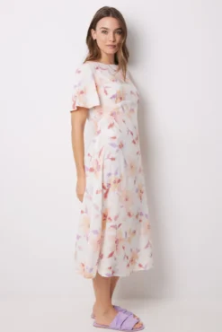 Vestido midi floral em viscose