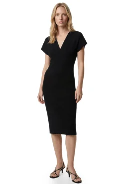 Vestido midi gola em bico