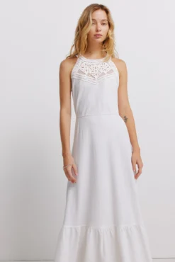 Vestido midi gola halter em crochet