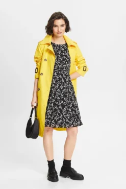 Vestido midi plissado sem mangas estampado abstrato