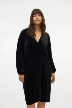 Vestido plus size em veludo