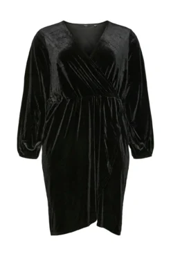 Vestido plus size em veludo