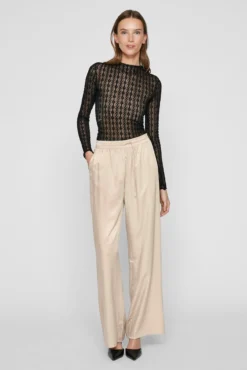 Wide fluid trousers