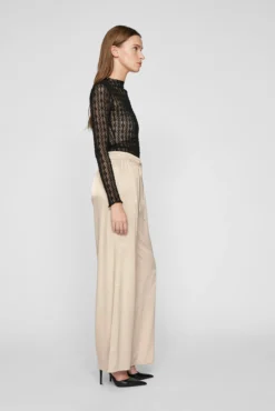 Wide fluid trousers